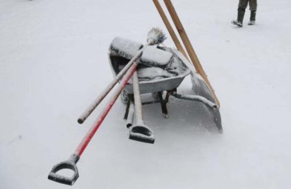 Двух жителей Северного наказали за снежные валы