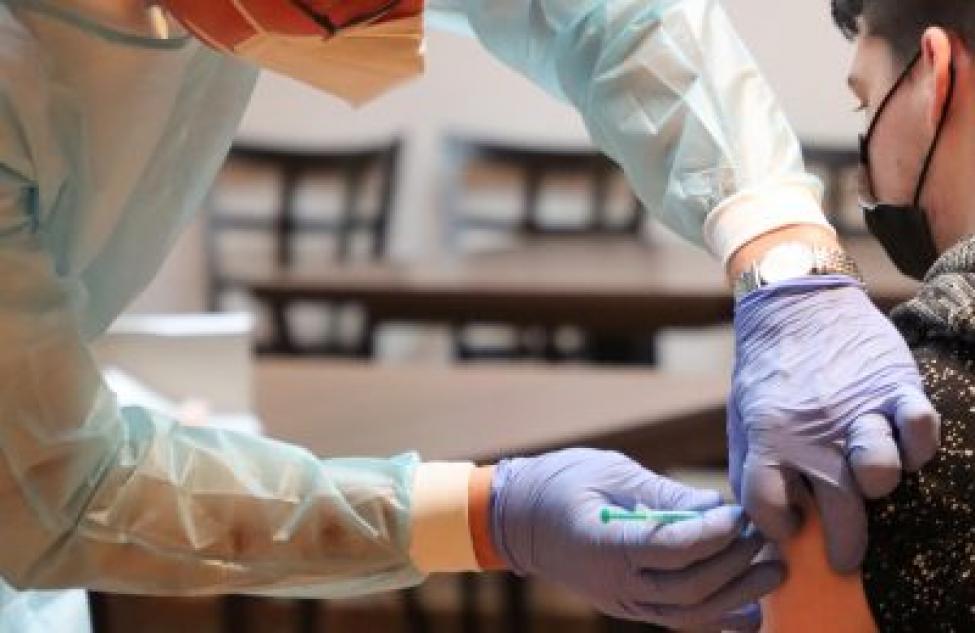 Новосибирцев без прививок отстраняют от работы с 22 ноября