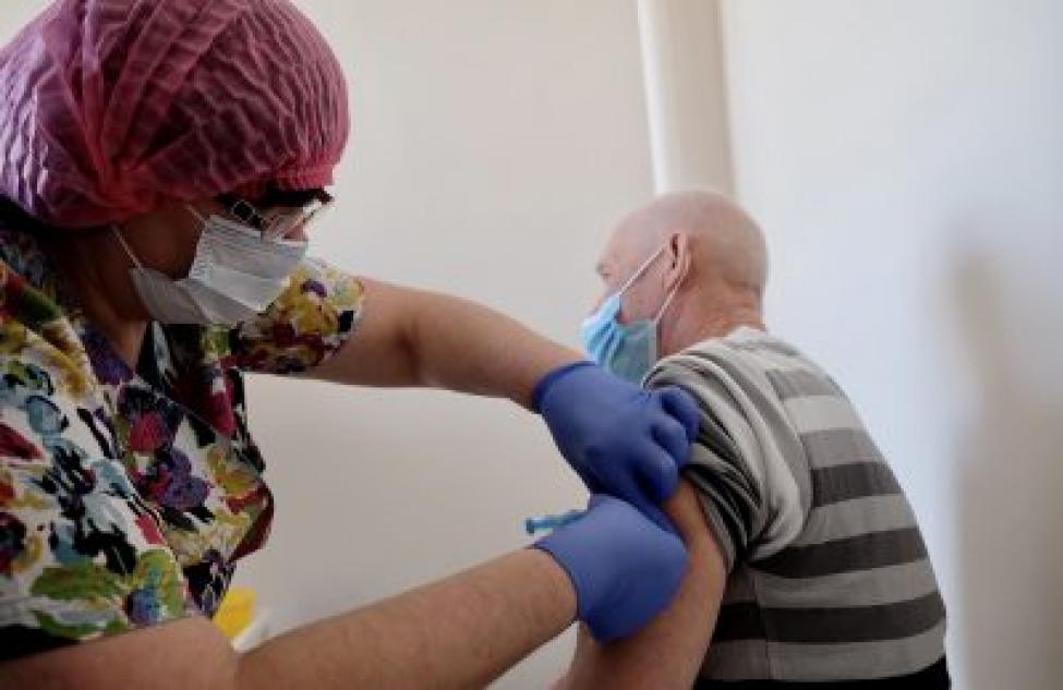 Почти 200 тысяч жителей Новосибирской области вакцинировались от COVID-19
