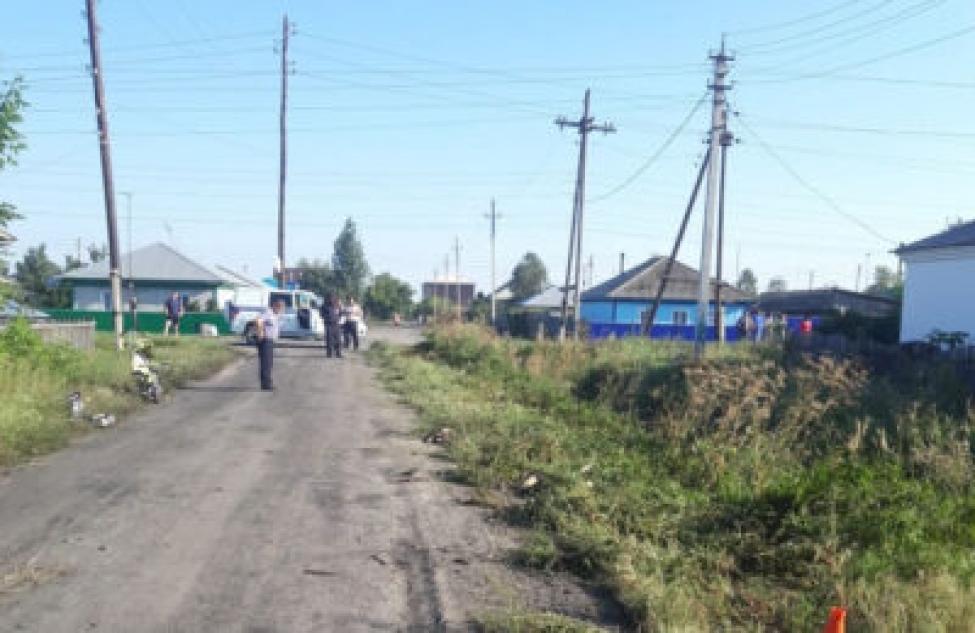 Мальчик погиб под колесами трактора в Карасуке
