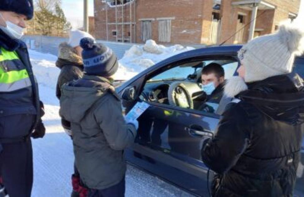 Об опасностях зимней дороги предупредили автомобилистов Северного