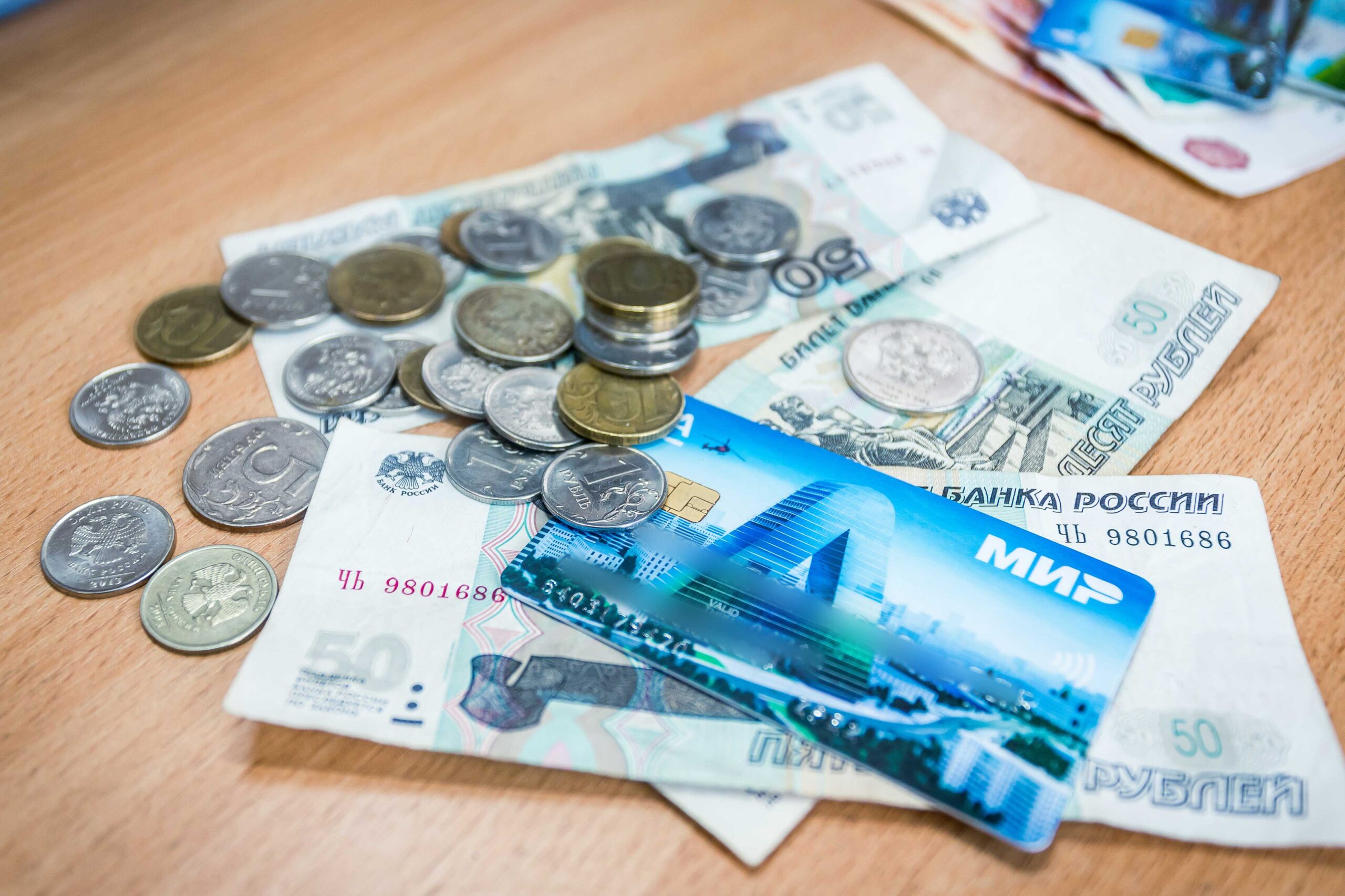 200 тысяч жителей Новосибирской области получат прибавку к зарплате
