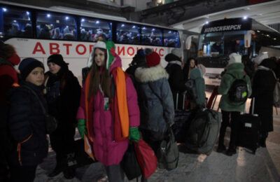 В Новосибирск приехали 100 детей из ЛНР