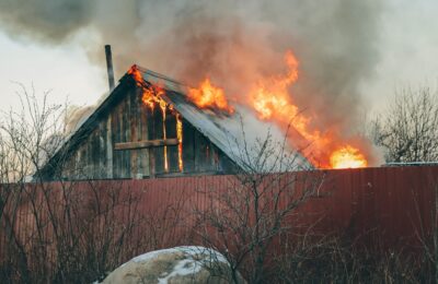 В Северном загорелся жилой дом