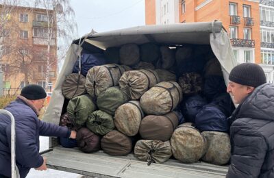 Более 200 спальных мешков передали сотрудники госструктур для добровольческого батальона «Вега»