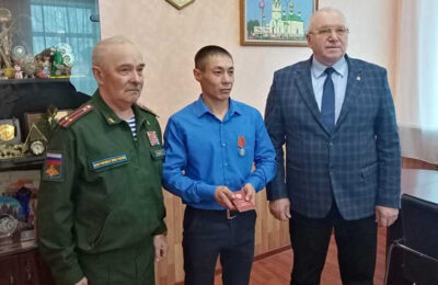 Медалью Суворова за Красный Лиман награжден житель Купинского района Марат Кливленов
