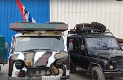 Четыре УАЗа с военной амуницией и мирными грузами отправили из Новосибирска в ЛНР и ДНР