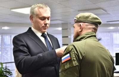 Андрей Травников вручил высокие награды бойцам специальной военной операции