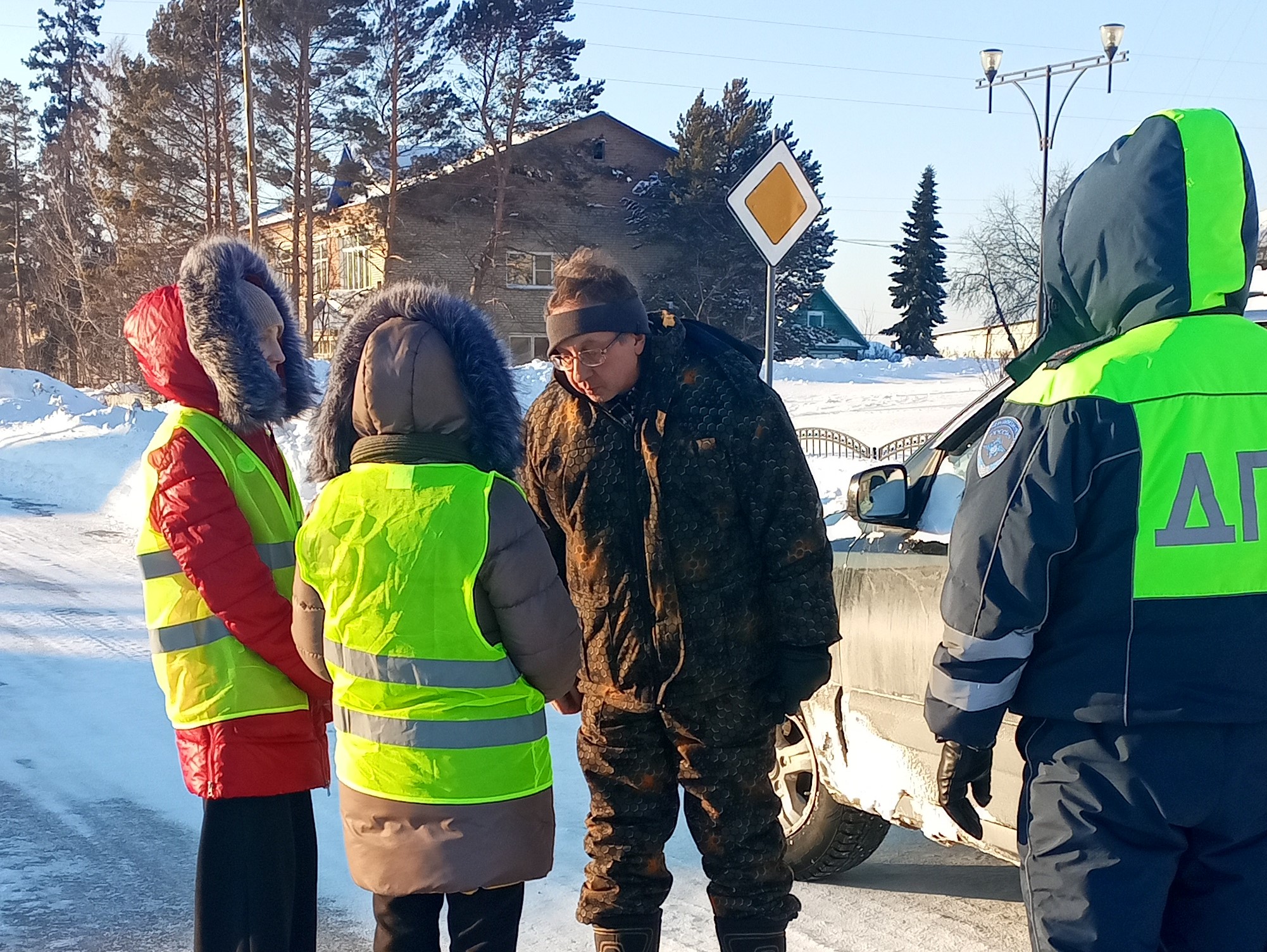 В Северном водителям напомнили о безопасности детей в машине - Северная  газета