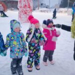 Снежные забавы для детей прошли в снежном городке Северного