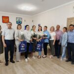 Партийцам из Северного вручили значки и партийные билеты