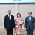 Многодетных матерей в Правительстве наградили знаками отличия «За материнскую доблесть»
