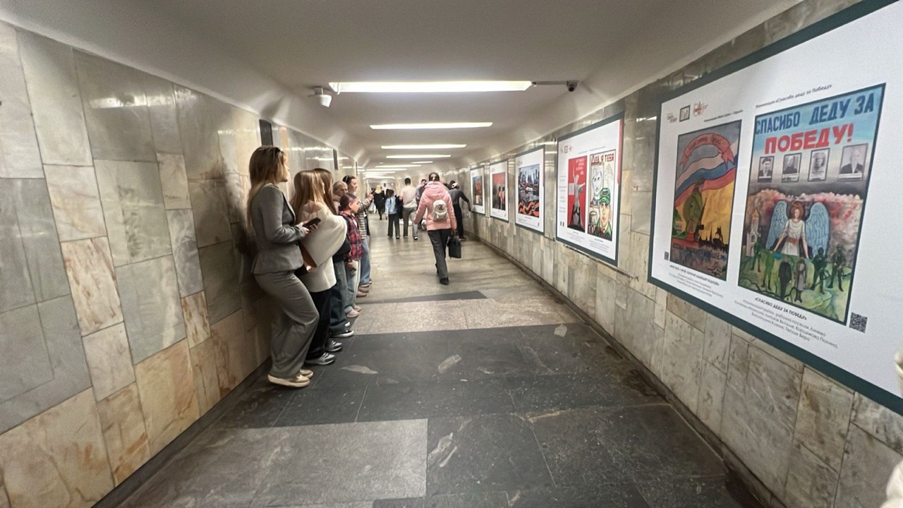 В новосибирском метро открылась выставка рисунков