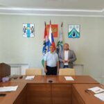 Удостоверение и значок депутата Совета депутатов вручены Александру Будько