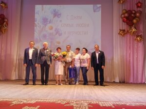 Семейные пары-юбиляры Северного района получили поздравления в День семьи, любви и верности