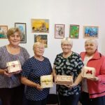 Мастер-класс по созданию шкатулок из деревянных палочек провели в КЦСОН