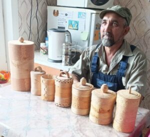 Сергей Никитин: берестяные изделия и семейные ценности