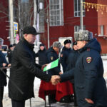 Губернатор Андрей Травников вручил полицейским ключи от новых служебных автомобилей