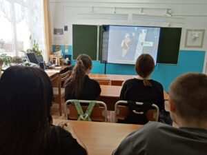 Цифровую грамотность повышают школьники из Верх-Красноярки