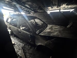 Автомобиль и надворные постройки уничтожены при пожаре в Северном