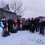 Волонтеры в Гражданцево вышли на борьбу со снегом