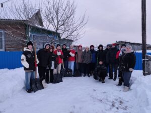 Волонтеры в Гражданцево вышли на борьбу со снегом