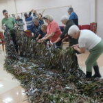 Маскировочные сети продолжают изготавливать «серебряные» волонтеры в Северном