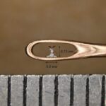 Новосибирский микроминиатюрист Владимир Анискин создал самого маленького в мире Деда Мороза