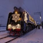 Паровоз «Генерал» в гирляндах доставит поезд Деда Мороза в Новосибирск