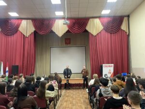 Герой СВО встретился со студентами Новосибирского колледжа систем связи и сервиса