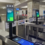 Более 16 тысяч пассажиров воспользовались новым способом оплаты проезда в Новосибирске