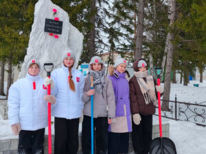Школьники взяли шефство над памятником жертвам политических репрессий