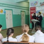 Поэзия объединяет: школьники и учителя Витинской школы читали стихи вместе