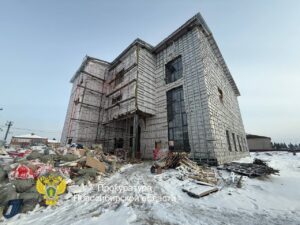 Прокурор области проверил ход строительства бассейна в Северном