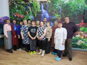 С 8 Марта поздравили жильцов и сотрудниц Новотроицкого дома милосердия