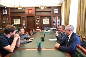 Сергей Безруков и власти Новосибирска обсудили развитие детского театра