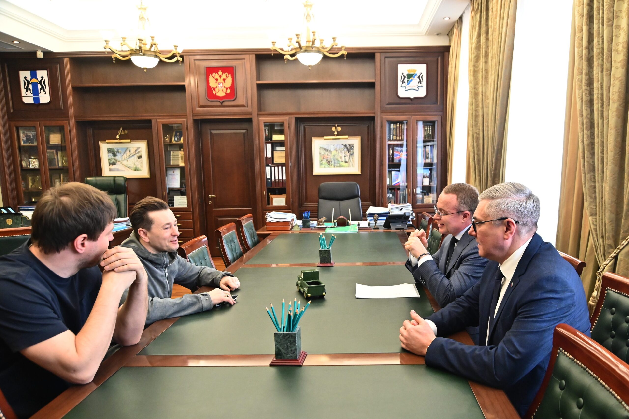 Сергей Безруков и власти Новосибирска обсудили развитие детского театра