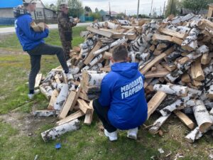 Молодогвардейцы Северного округа оказали помощь семье участника СВО