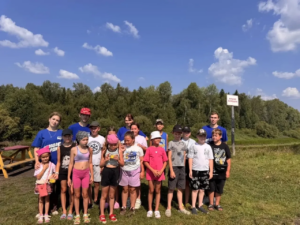 В лапту и городки играли молодогвардейцы с детьми в Чувашах