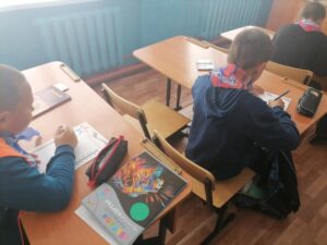 «Орлята» из В-Красноярской школы поддержали военнослужащих теплыми письмами