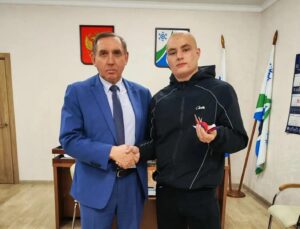 Никите Лосеву из Северного вручили ключи от собственной квартиры