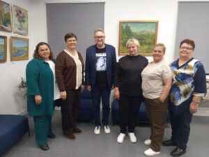 Фольклорный ансамбль «Вечёрка» посетил показ фильма о Бажове