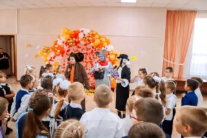 Для первоклашек Северного округа прошел праздник, открывший дверь в мир знаний