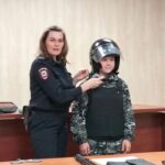 Экскурсию в отделе полиции провели для бергульских школьников
