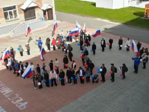 В Северной школе прошел флешмоб ко Дню воссоединения