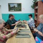 Волонтеры Новотроицка плетут маскировочные сети